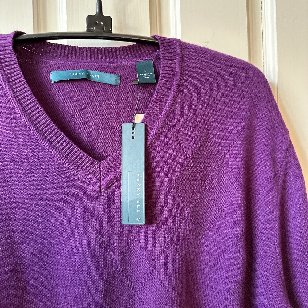 NWT - Perry Ellis V Neck Sweater - Size L